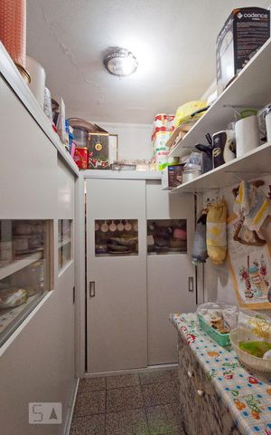 Casa à venda com 250m², 4 quartos e 4 vagas Casa à venda com 250m², 4 quartos e 4 vagasDespensa