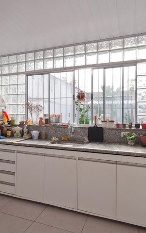 Casa à venda com 250m², 4 quartos e 4 vagas Casa à venda com 250m², 4 quartos e 4 vagasChurrasqueira