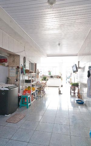 Casa à venda com 250m², 4 quartos e 4 vagas Casa à venda com 250m², 4 quartos e 4 vagasLavanderia