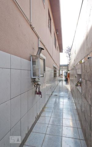 Casa à venda com 250m², 4 quartos e 4 vagas Casa à venda com 250m², 4 quartos e 4 vagas Corredor