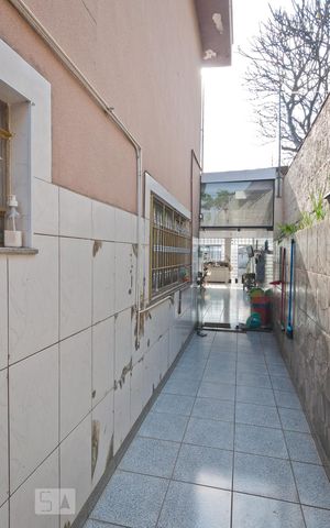 Casa à venda com 250m², 4 quartos e 4 vagas Casa à venda com 250m², 4 quartos e 4 vagas Corredor
