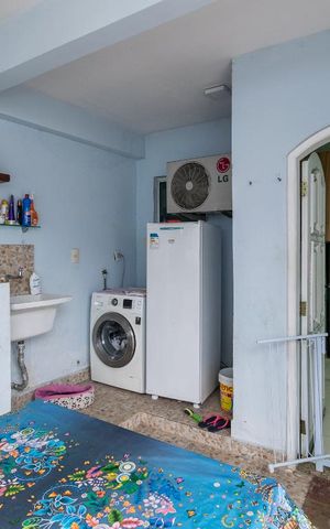 Casa de condomínio à venda com 650m², 6 quartos e 4 vagas Casa de condomínio à venda com 650m², 6 quartos e 4 vagasÁrea de Serviço