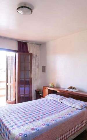 Casa à venda com 150m², 4 quartos e 2 vagasSuíte