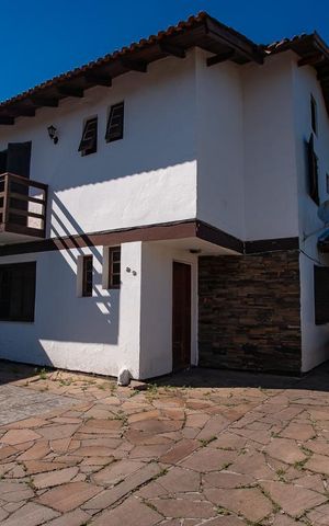 Casa à venda com 150m², 4 quartos e 2 vagasFachada