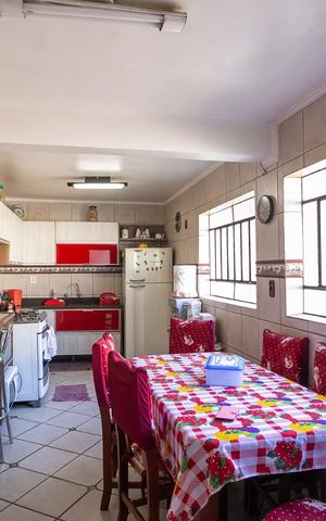 Casa à venda com 150m², 4 quartos e 2 vagasCozinha