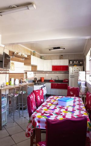 Casa à venda com 150m², 4 quartos e 2 vagasCozinha