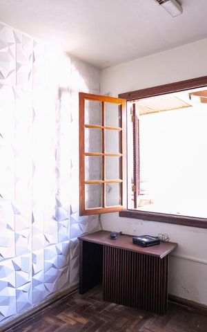 Casa à venda com 150m², 4 quartos e 2 vagasEscritório