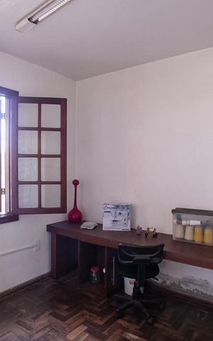 Casa à venda com 150m², 4 quartos e 2 vagasEscritório