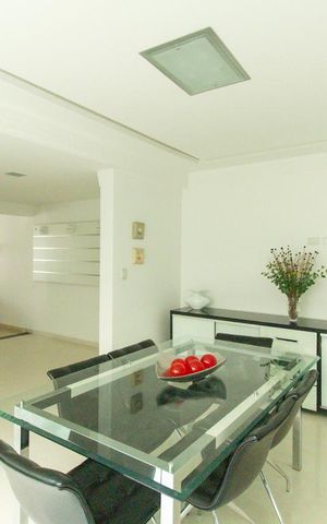 Casa à venda com 201m², 3 quartos e 4 vagas Casa à venda com 201m², 3 quartos e 4 vagasSala de Jantar