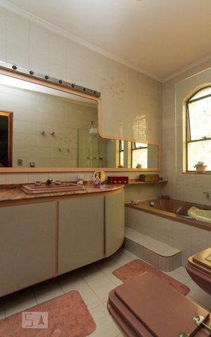 Casa à venda com 297m², 4 quartos e 5 vagas Casa à venda com 297m², 4 quartos e 5 vagasBanheiro da suite