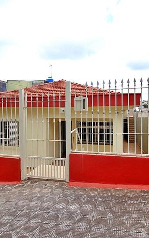 Casa à venda com 200m², 3 quartos e 2 vagasFachada