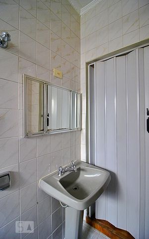 Casa à venda com 200m², 3 quartos e 2 vagasBanheiro da Suíte