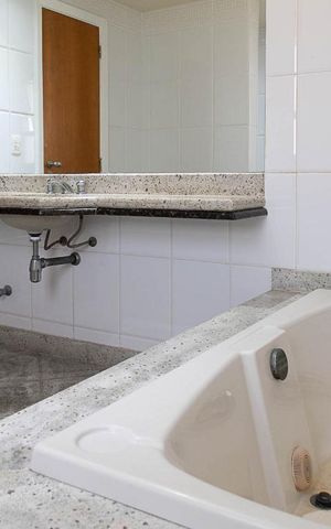 Apartamento à venda com 347m², 4 quartos e 5 vagas Apartamento à venda com 347m², 4 quartos e 5 vagasBanheiro da suíte 4