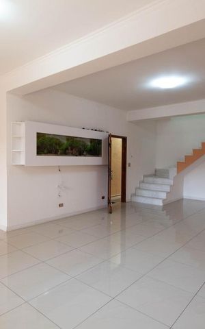 Casa à venda com 250m², 3 quartos e 4 vagas Casa à venda com 250m², 3 quartos e 4 vagasSala