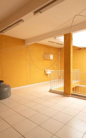 Casa à venda com 250m², 3 quartos e 4 vagas Casa à venda com 250m², 3 quartos e 4 vagasÁrea de Serviço