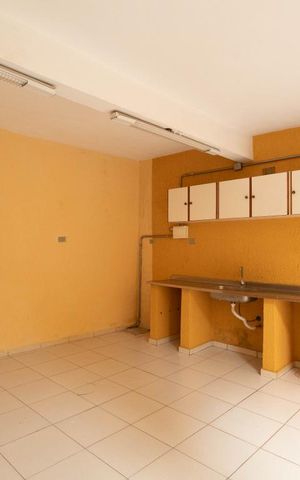 Casa à venda com 250m², 3 quartos e 4 vagas Casa à venda com 250m², 3 quartos e 4 vagasQuintal com churrasqueira