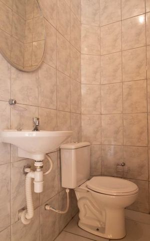 Casa à venda com 250m², 3 quartos e 4 vagas Casa à venda com 250m², 3 quartos e 4 vagasBanheiro de Serviço