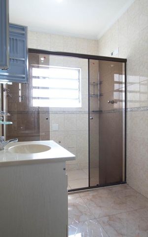 Casa à venda com 250m², 3 quartos e 4 vagas Casa à venda com 250m², 3 quartos e 4 vagasBanheiro da Suíte