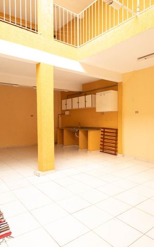Casa à venda com 250m², 3 quartos e 4 vagas Casa à venda com 250m², 3 quartos e 4 vagasQuintal com churrasqueira