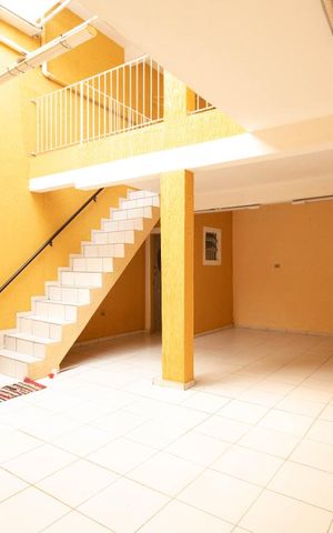 Casa à venda com 250m², 3 quartos e 4 vagas Casa à venda com 250m², 3 quartos e 4 vagasQuintal com churrasqueira
