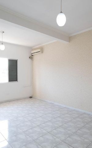 Casa à venda com 250m², 3 quartos e 4 vagas Casa à venda com 250m², 3 quartos e 4 vagasSuíte