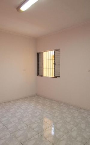 Casa à venda com 250m², 3 quartos e 4 vagas Casa à venda com 250m², 3 quartos e 4 vagasQuarto 2