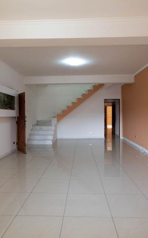 Casa à venda com 250m², 3 quartos e 4 vagas Casa à venda com 250m², 3 quartos e 4 vagasSala