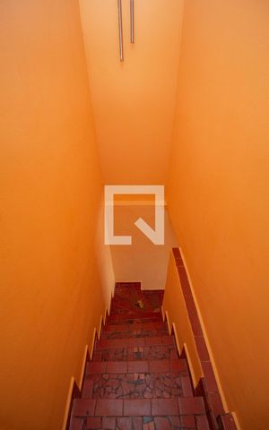 Casa para alugar com 100m², 2 quartos e sem vaga Casa para alugar com 100m², 2 quartos e sem vagaEscada