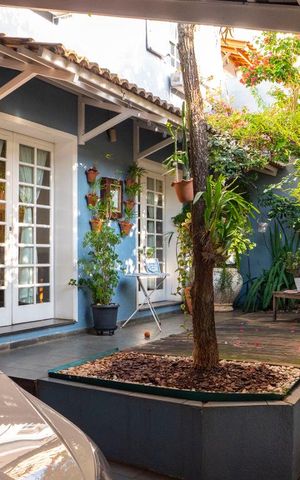 Casa à venda com 238m², 4 quartos e 3 vagasFachada