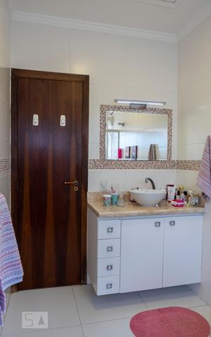 Casa à venda com 238m², 4 quartos e 3 vagasBanheiro da Suíte