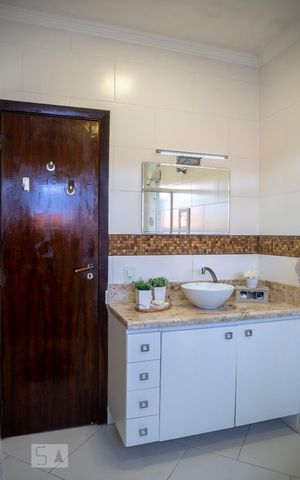 Casa à venda com 238m², 4 quartos e 3 vagasBanheiro Social
