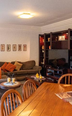 Casa à venda com 238m², 4 quartos e 3 vagasSala