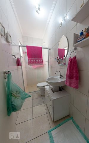Casa à venda com 162m², 3 quartos e 3 vagas Casa à venda com 162m², 3 quartos e 3 vagasBanheiro da suíte 1