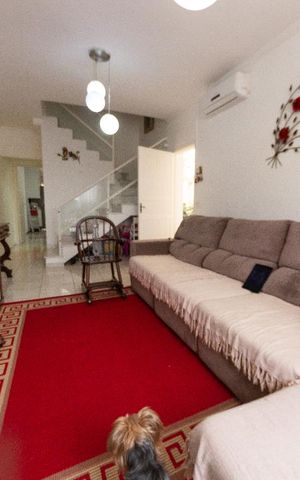 Casa à venda com 162m², 3 quartos e 3 vagas Casa à venda com 162m², 3 quartos e 3 vagasSala