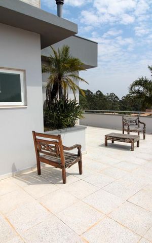 Casa de condomínio à venda com 500m², 6 quartos e 3 vagas Casa de condomínio à venda com 500m², 6 quartos e 3 vagasSacada da Sala Mezanino
