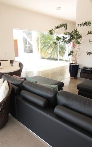 Casa de condomínio à venda com 500m², 6 quartos e 3 vagas Casa de condomínio à venda com 500m², 6 quartos e 3 vagasArea de Lazer