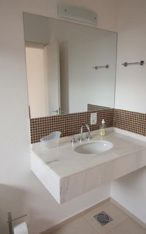 Casa de condomínio à venda com 500m², 6 quartos e 3 vagas Casa de condomínio à venda com 500m², 6 quartos e 3 vagasBanheiro da Suite 1
