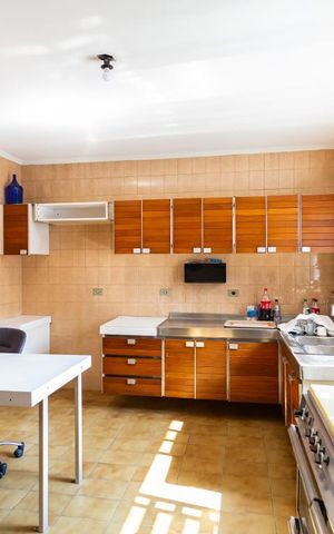 Casa à venda com 300m², 4 quartos e 2 vagas Casa à venda com 300m², 4 quartos e 2 vagasCozinha