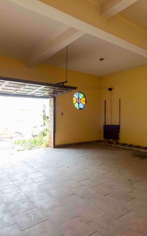 Casa à venda com 170m², 2 quartos e 2 vagas Casa à venda com 170m², 2 quartos e 2 vagasGaragem