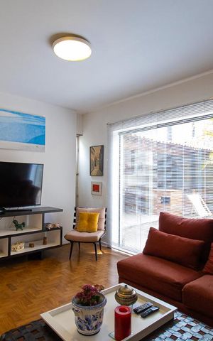 Casa à venda com 390m², 4 quartos e 4 vagas Casa à venda com 390m², 4 quartos e 4 vagasSala