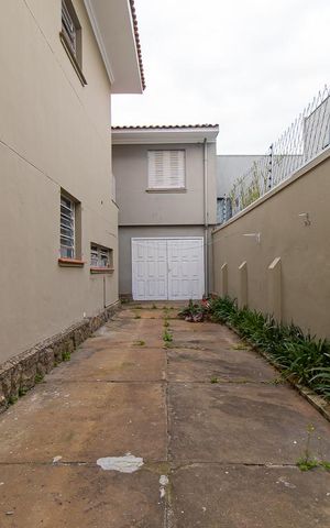 Casa à venda com 390m², 4 quartos e 4 vagas Casa à venda com 390m², 4 quartos e 4 vagasGaragem