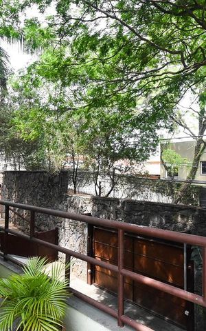 Casa à venda com 636m², 4 quartos e 6 vagas Casa à venda com 636m², 4 quartos e 6 vagasVaranda