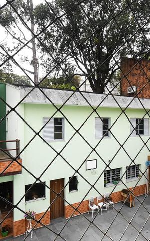 Casa à venda com 636m², 4 quartos e 6 vagas Casa à venda com 636m², 4 quartos e 6 vagasVista da suíte 2
