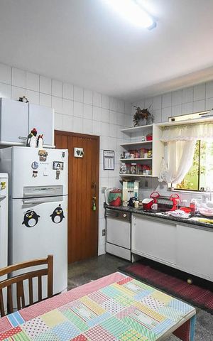 Casa à venda com 636m², 4 quartos e 6 vagas Casa à venda com 636m², 4 quartos e 6 vagasCozinha
