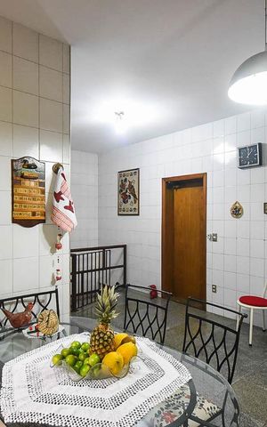 Casa à venda com 636m², 4 quartos e 6 vagas