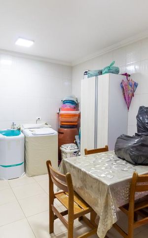 Casa à venda com 350m², 3 quartos e 2 vagas Casa à venda com 350m², 3 quartos e 2 vagasÁrea de Serviço