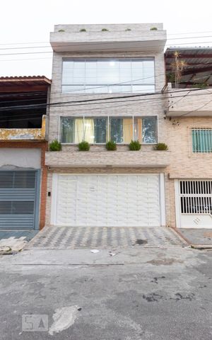 Casa à venda com 350m², 3 quartos e 2 vagas Casa à venda com 350m², 3 quartos e 2 vagasFachada