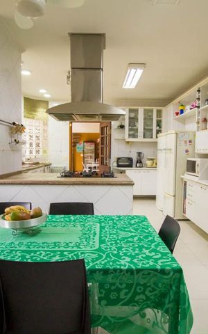 Casa à venda com 286m², 4 quartos e 5 vagasCozinha 