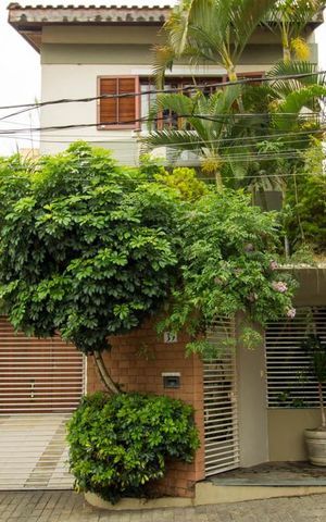 Casa à venda com 286m², 4 quartos e 5 vagasFachada