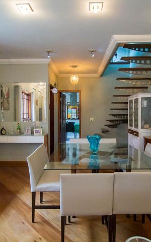 Casa à venda com 286m², 4 quartos e 5 vagasSala 1